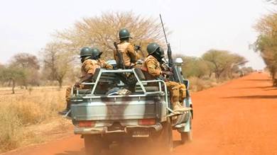 "داعش" يعلن مسؤوليته عن مقتل 70 جنديا في بوركينا فاسو